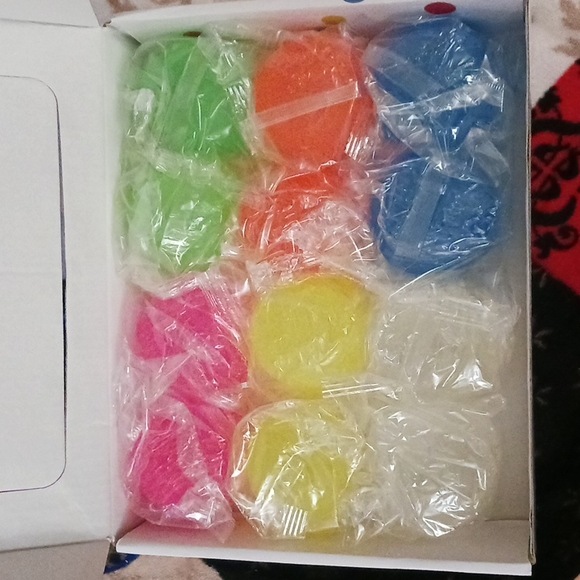 12 Stretch Stress Reliever Balls Multicolor - Picture 3 of 4